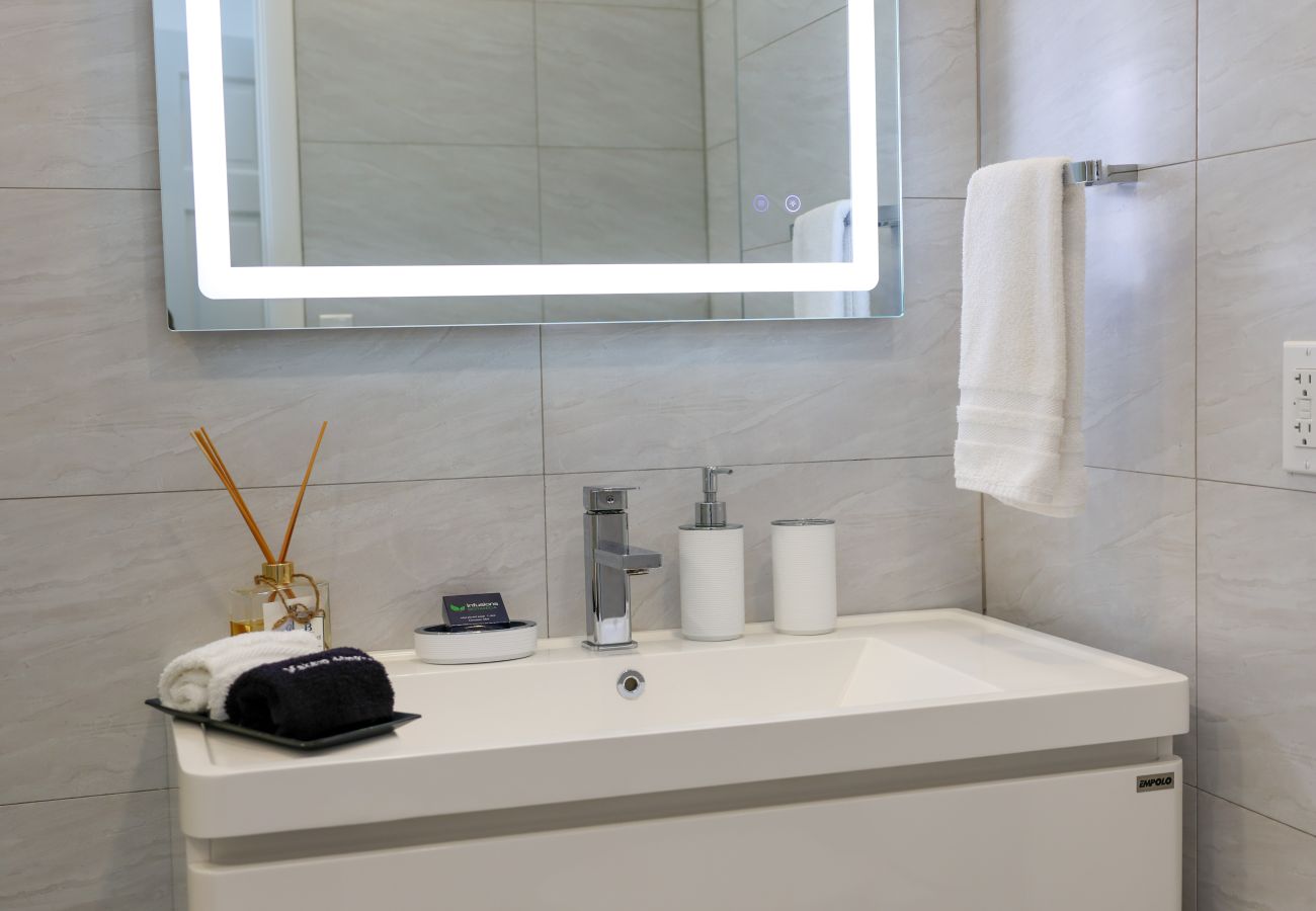 Townhouse in Jolly Harbour - 232E, Luxury 2 Bedrooms