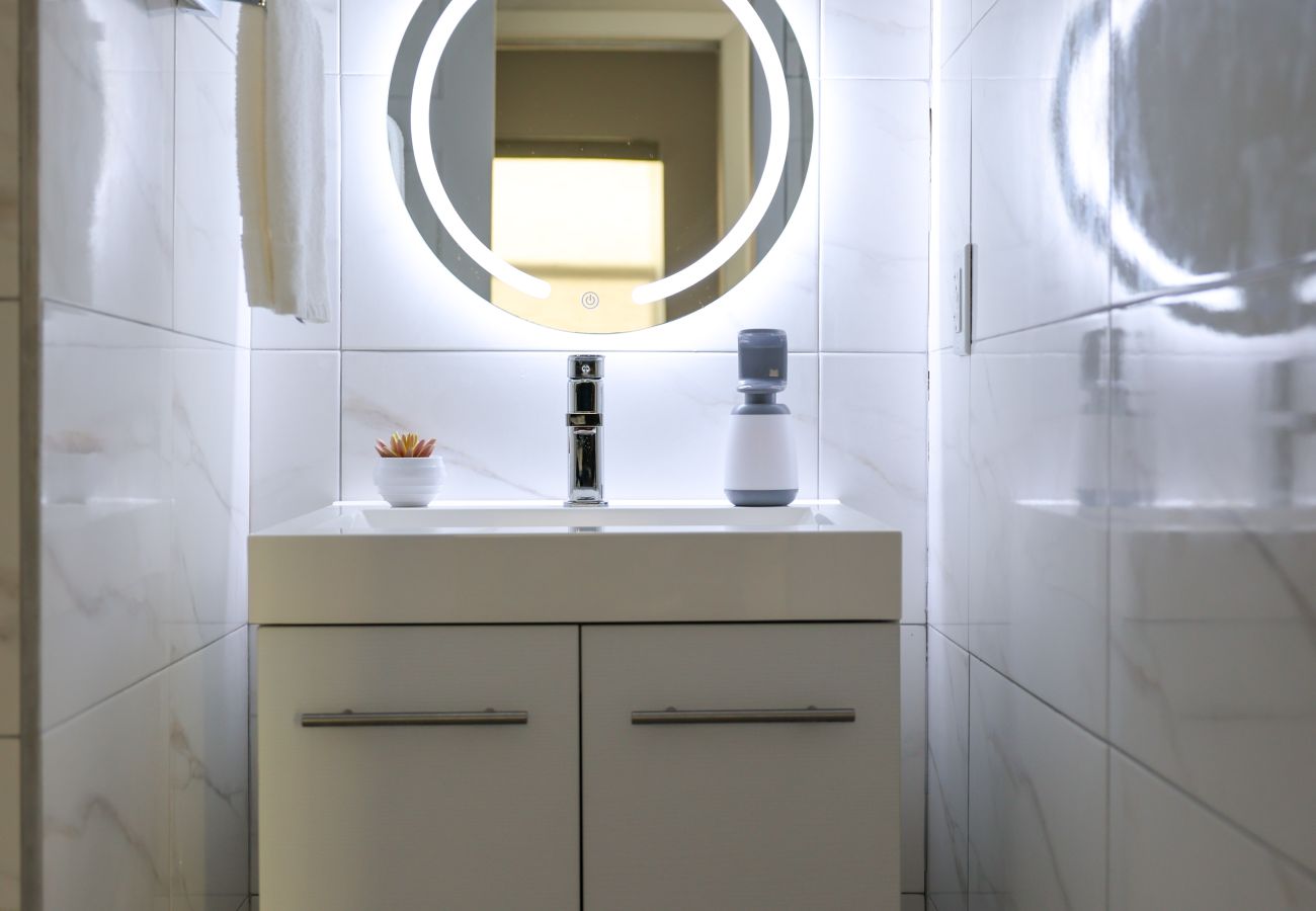 Townhouse in Jolly Harbour - 232E, Luxury 2 Bedrooms